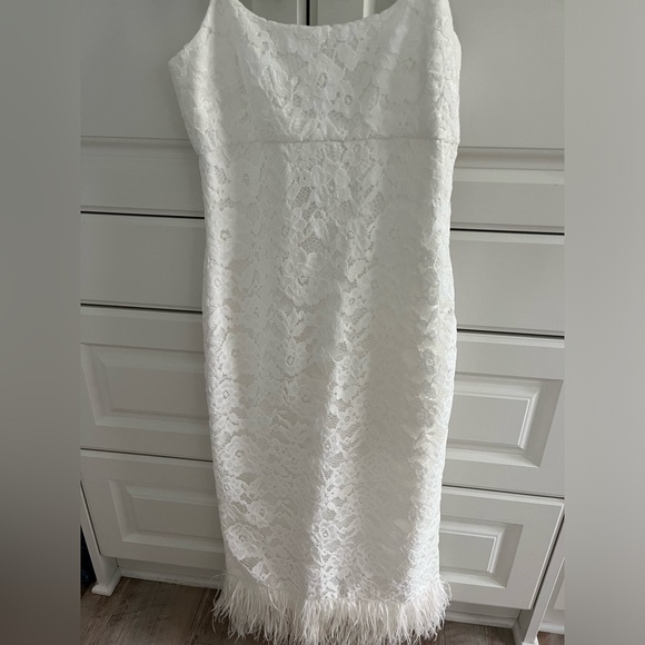 Bought for bridal shower. The lace with the feathers is elegant yet so fun! - Picture 4 of 11